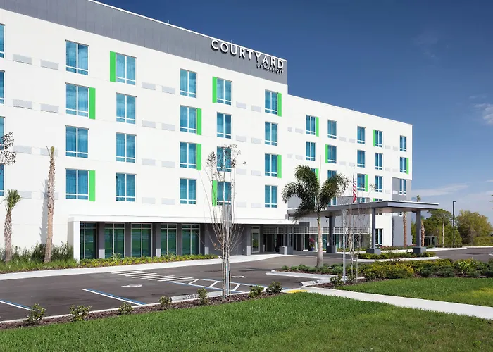 Hotel with Tennis: Courtyard By Marriott Winter Haven